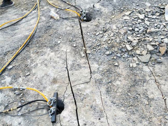 巖石劈裂棒施工圖